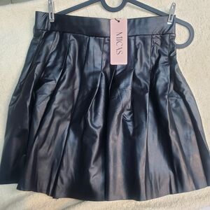Black Pleated Women's Skirt